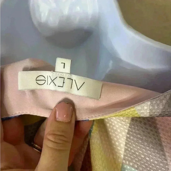 Alexis Color Block Top - Picture 2 of 7